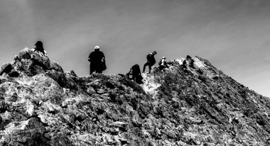 על הסכין – בין גב למכתש – ינואר 2016